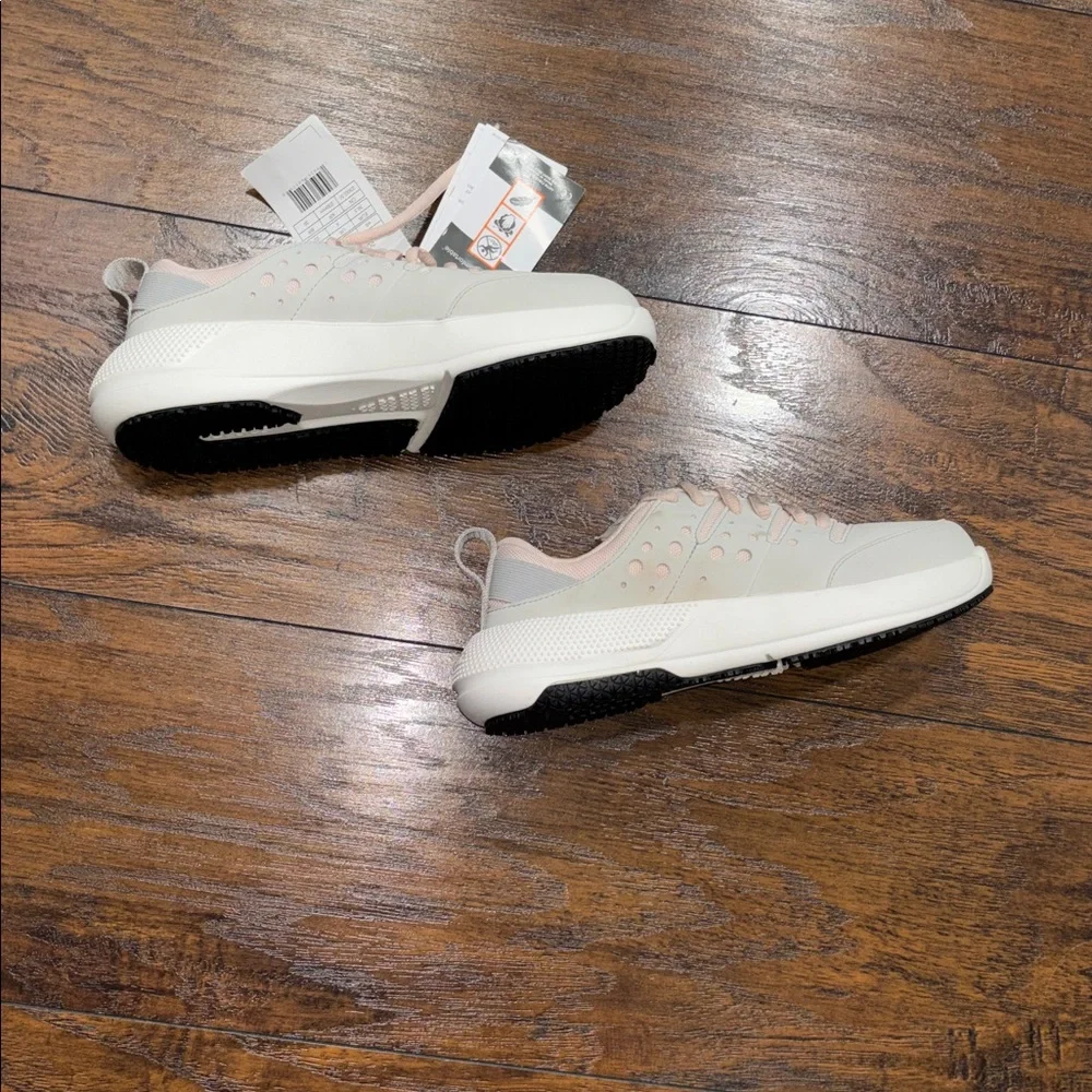 CROCS chic comfortable
